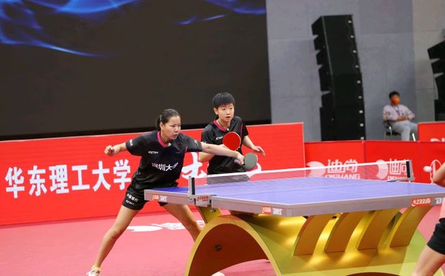 足球比赛的 足球比赛的